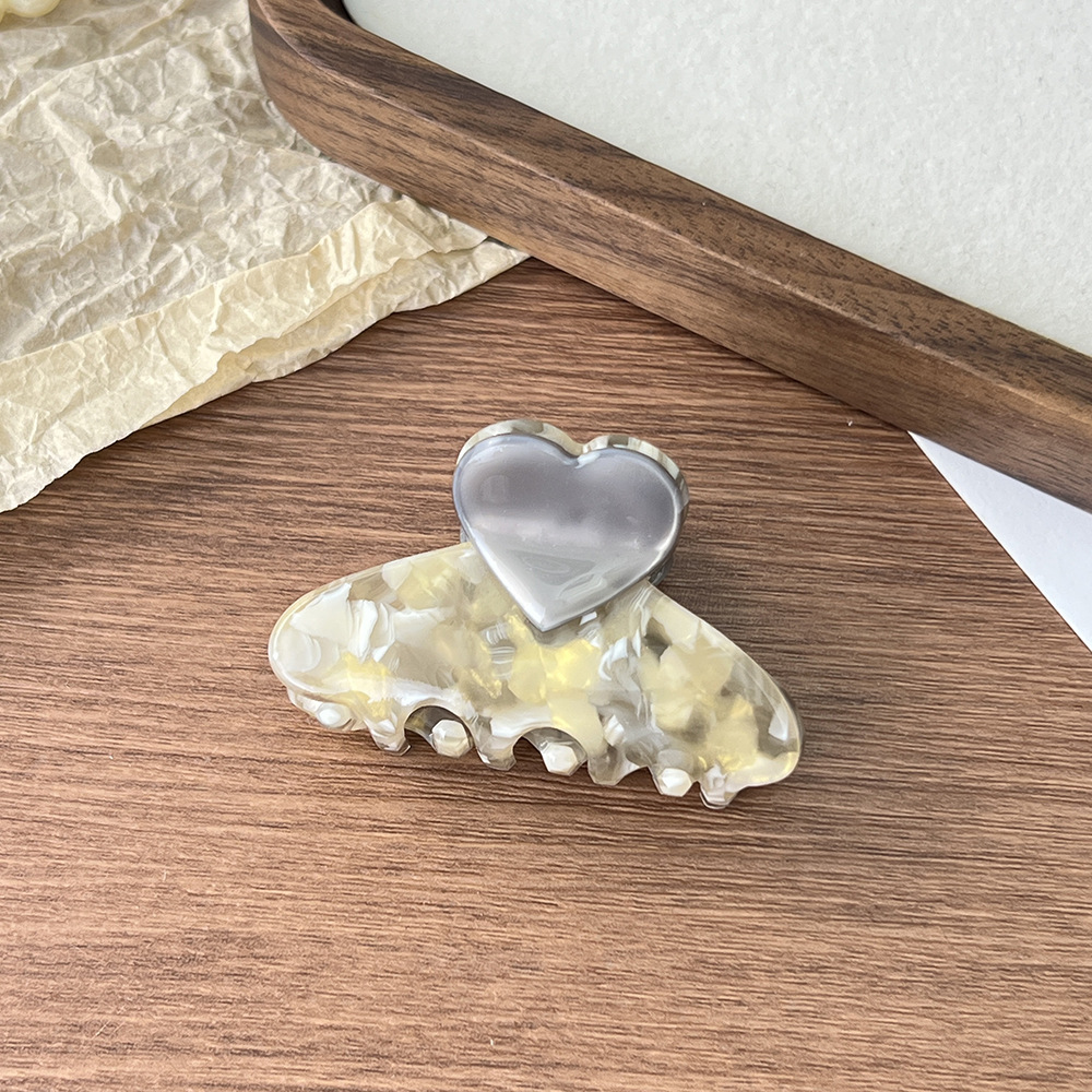 Korean acetate clip, French elegant heart-shaped hair clip, high-end and elegant bangs clip, headwear, semi-tied hair clip pic 4