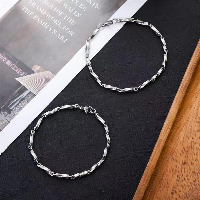 Douyin's best-selling Mobius titanium steel bracelet, men's bracelet, niche cold style bracelet, couple jewelry wholesale and distribution Application Scenario