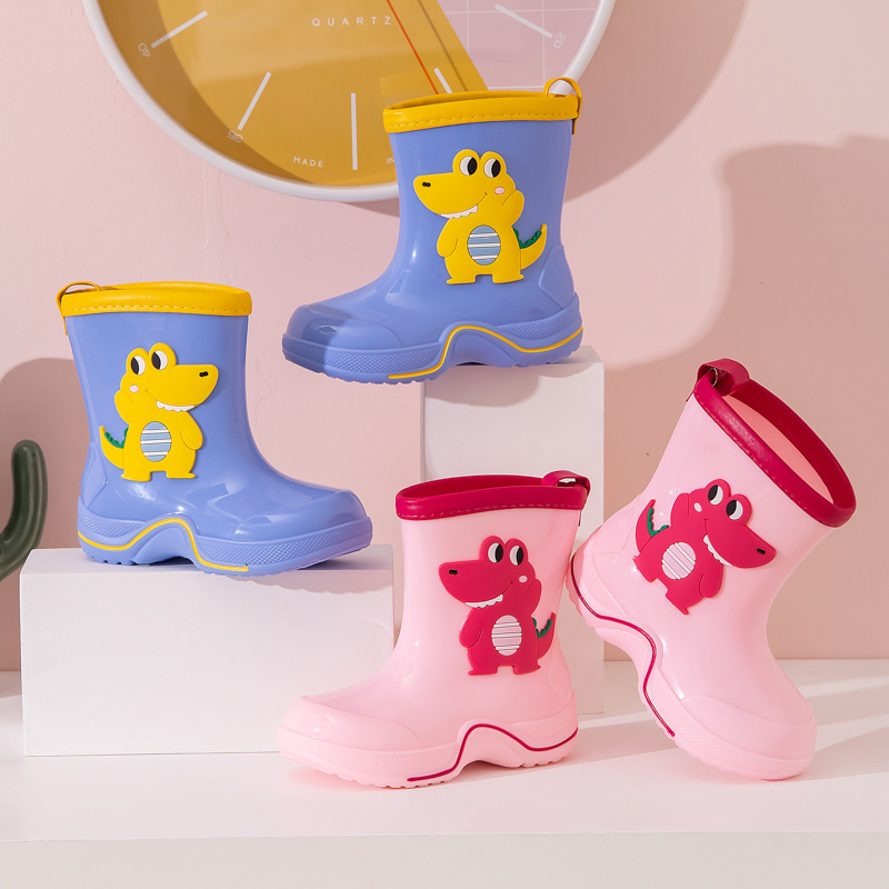 Wholesale waterproof rain boots and rain shoes, autumn children's cartoon anti-slip with cotton cover for warmth, mid-calf water boots for kids details Picture
