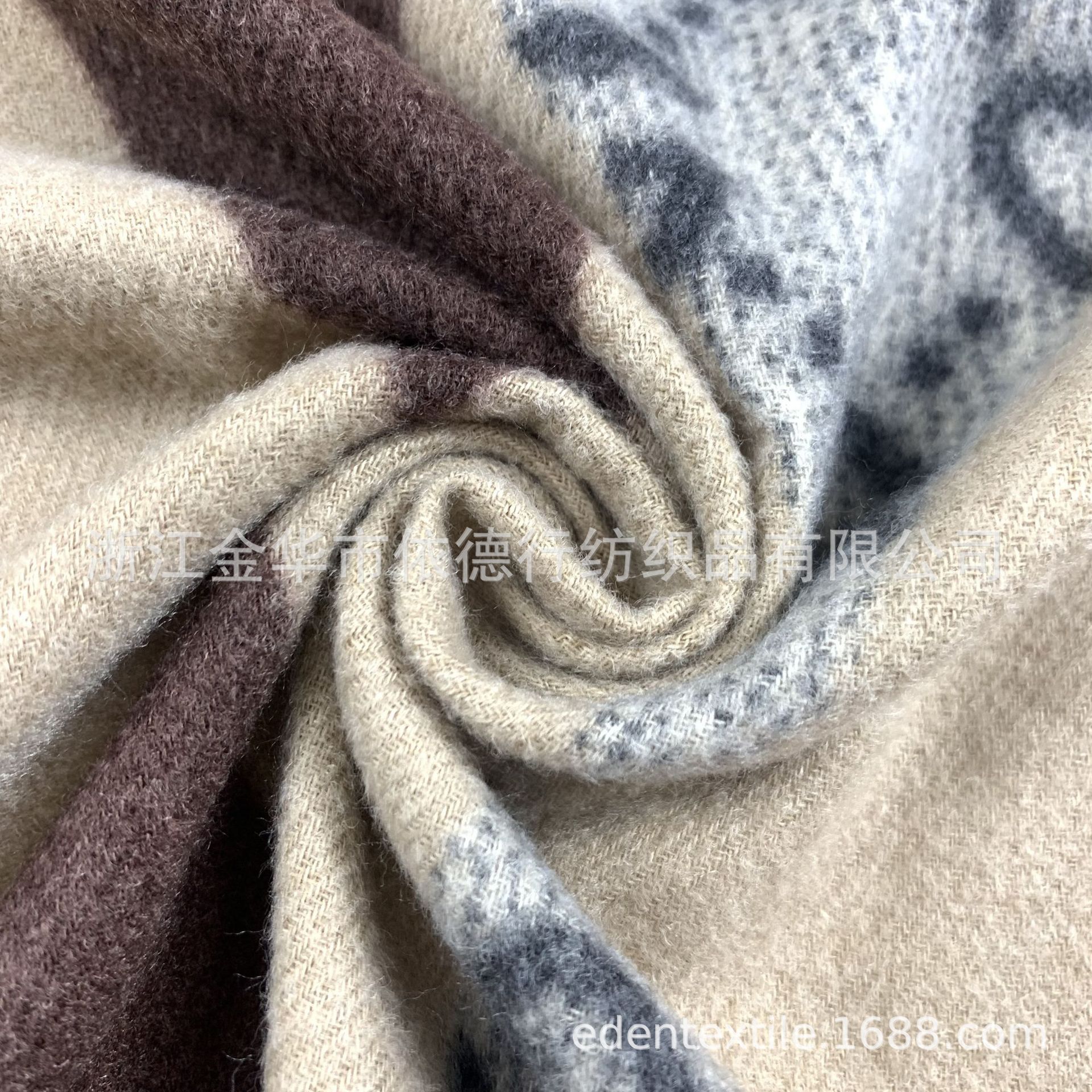 Diamond-shaped letter scarf for women, classic autumn and winter thickened faux cashmere, fringed, geometric patchwork printed shawl, versatile for Europe and America Specification image