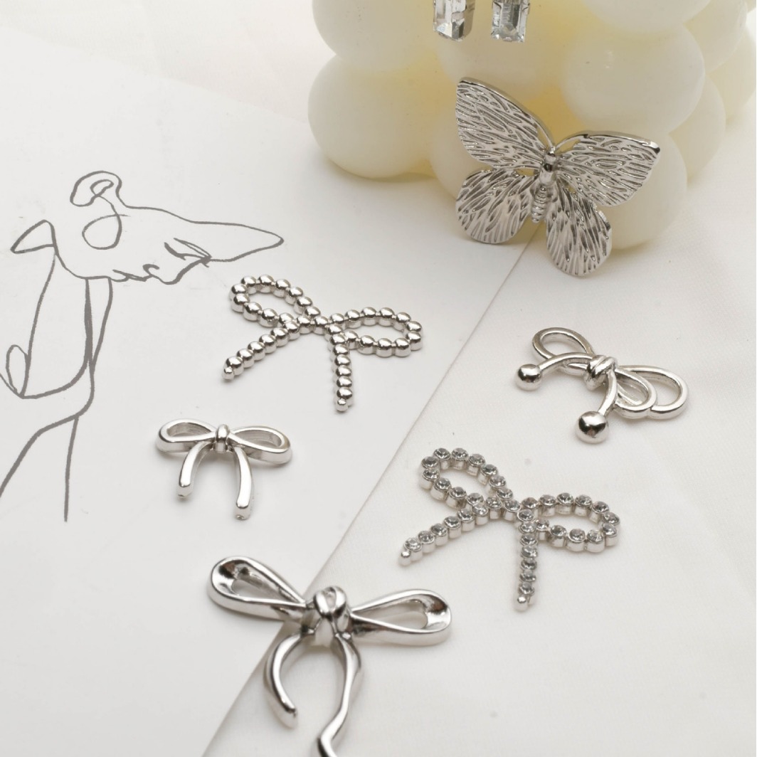 White k bow, personalized, ins trend, rhinestone and pearl nail art hair clip accessories, DIY accessories, handcrafted Application Scenario