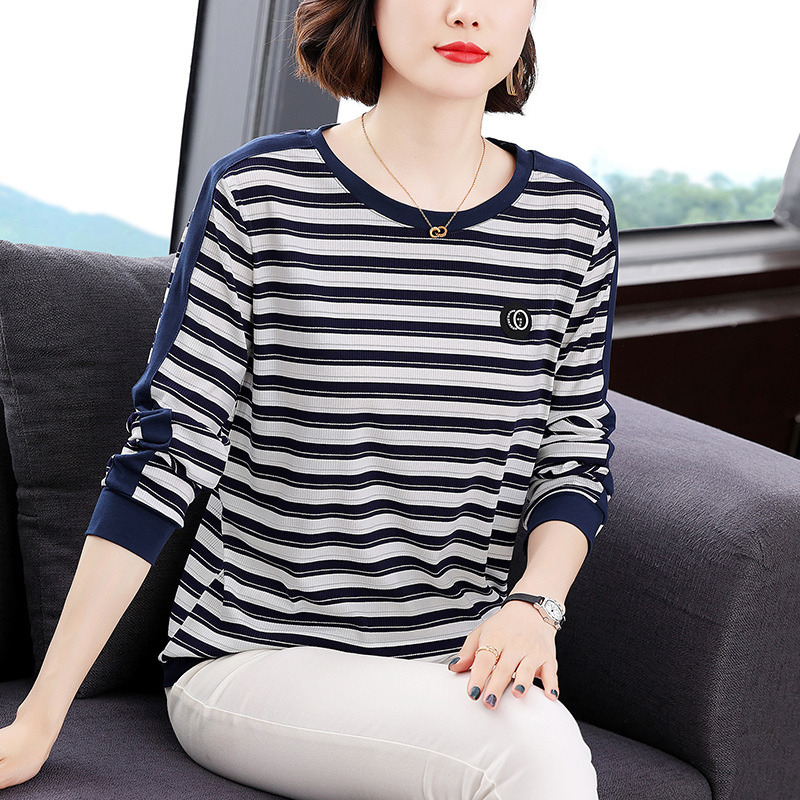 Striped Long-Sleeved T-Shirt Women 2022 New Autumn Clothes In The Elderly Mother Fashion Temperament Display Inside The Top On The Bottom Shirt