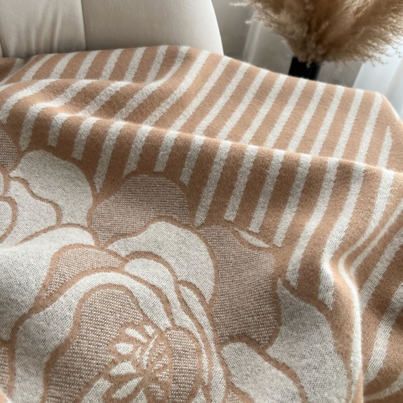 2024秋冬新款仿羊绒围巾女山茶花百搭围脖长款加厚保暖披肩直播详情6