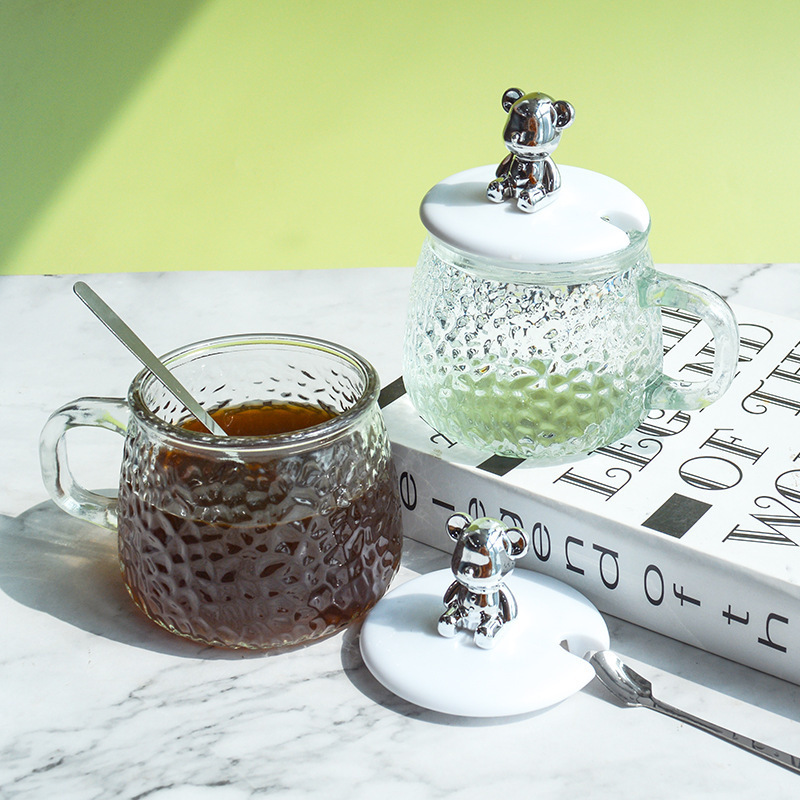 Creative ins glass mugs, bear water cups with handles, household breakfast cups with LIDS, popular welfare gifts Application Scenario