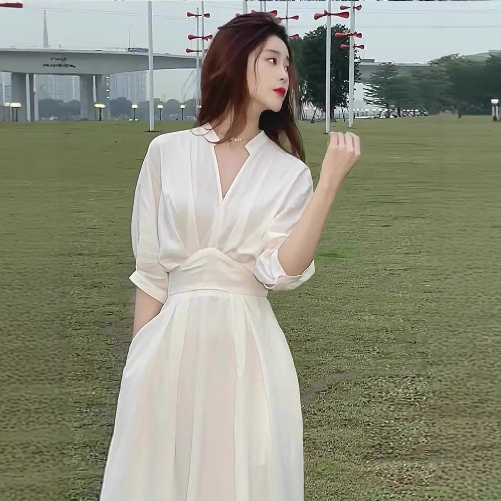 白色连衣裙2025新款女夏气质名媛风别致惊艳高级感港味复古长裙子