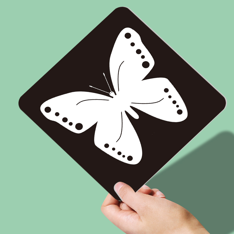 Black and white cards for early education of infants, visual stimulation cards for newborns, and toys for infants aged 0 to 3 months to follow and gaze Application Scenario