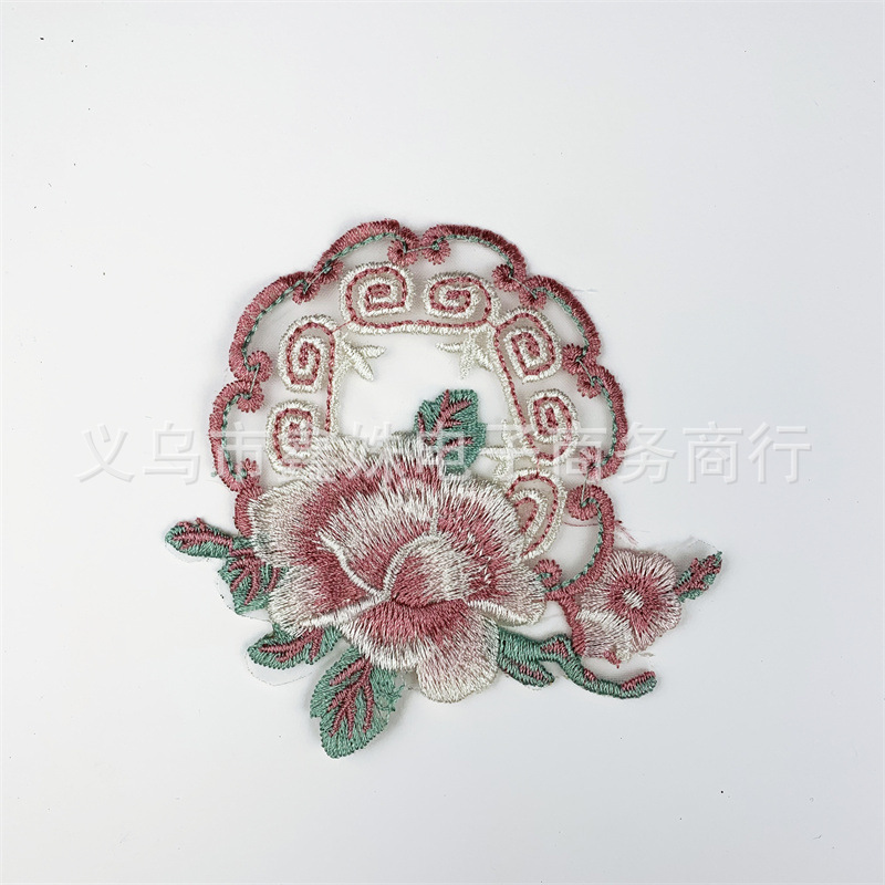 Ethnic-style computer-embroidered organ-gauze round Chinese-style double fish playing with lotus, double-sided computer-embroidered fabric sticker details Picture