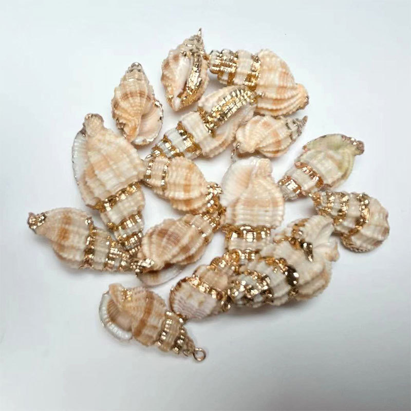 新款热销海洋贝壳海螺吊坠批发 厂家直销天然镶镀金边黄米螺