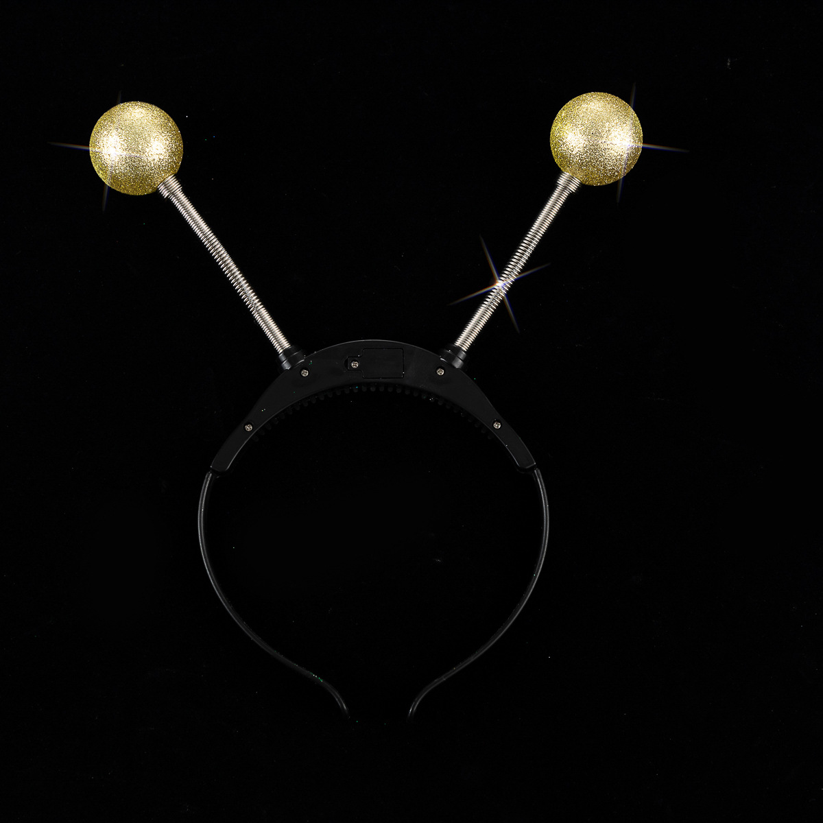 حفلة عيد القدّيسين، أزياء الغرباء Specification image