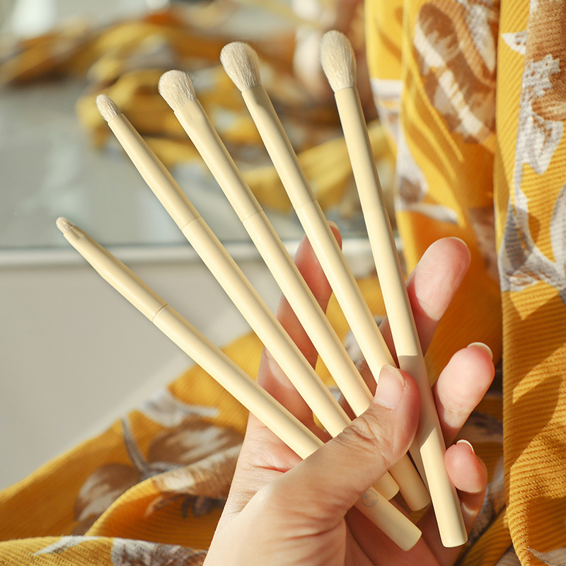 Fan Xiaoxian Wool Eyeshadow Brush Animal Hair Eye Makeup Brush Cangzhou Fainting Brush Spread Color Brush Details Refresh Hands