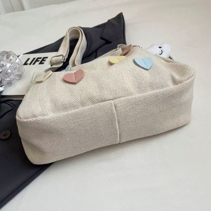 休闲帆布斜挎包女2025新款大学生上课潮牌小众百搭通勤单肩饺子包详情5