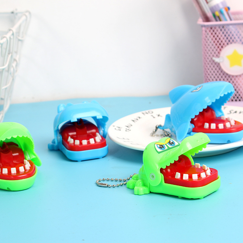抖音咬手指鳄鱼按牙齿鲨鱼 儿童创意整蛊小狗解压玩具幼儿园礼物
