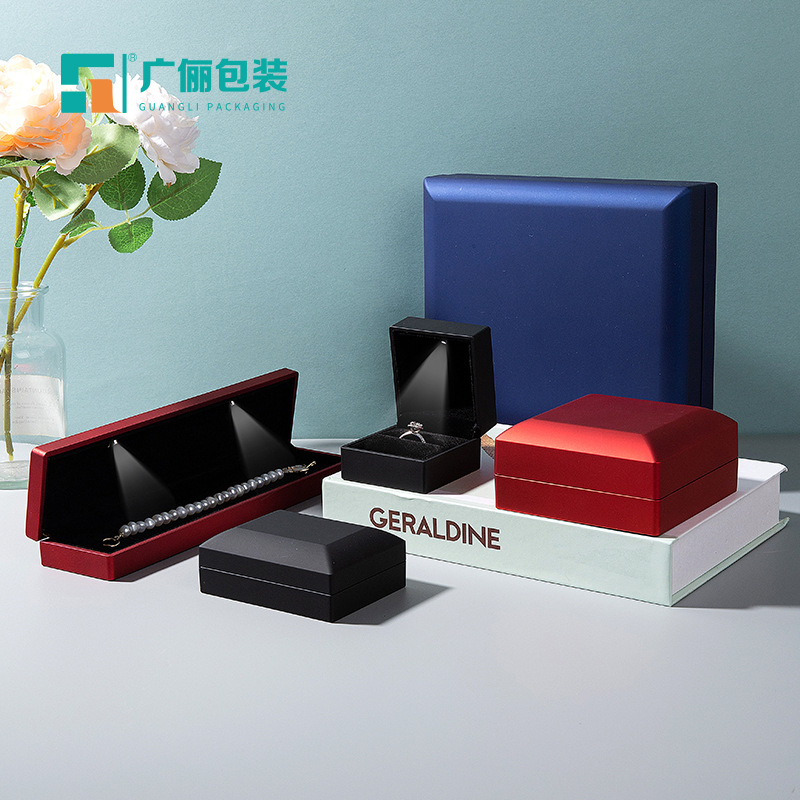 Creative LED light jewelry box, jewelry accessory packaging box, ring box, pendant accessory box, bracelet and necklace storage box Specification image