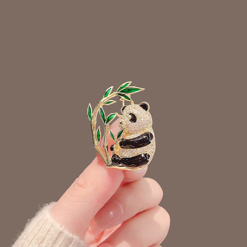 Butterfly brooches for women, high-end and niche, wholesale high-end pins, elegant and fixed clothes, suits, pearl accessories Application Scenario