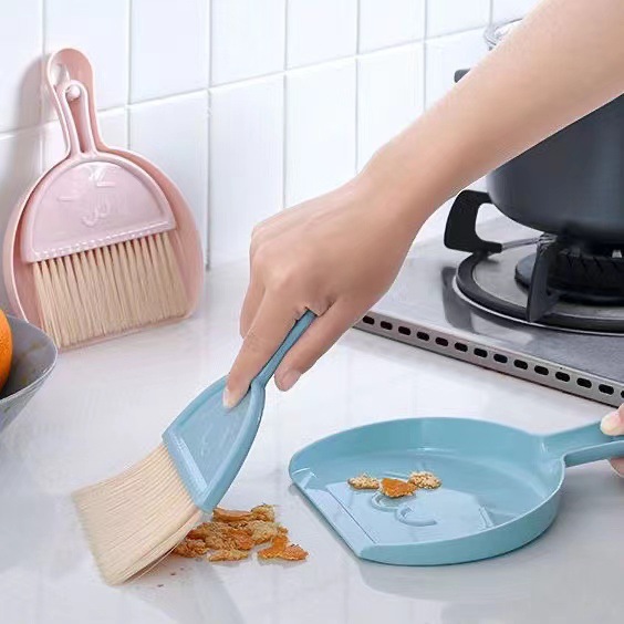 Mini cleaning dustpan, table brush, creative keyboard cleaning, car dustpan and broom, desktop small broom and dustpan set