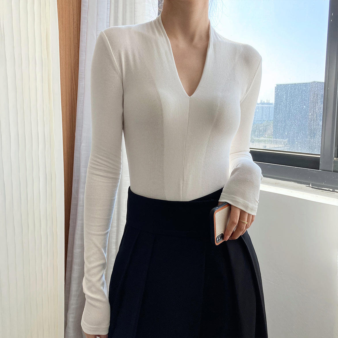 Luxi 2022 Early Autumn New Style V-neck long-sleeved T-shirt for women, slimming and scheming, paired with a base layer top 231 Application Scenario