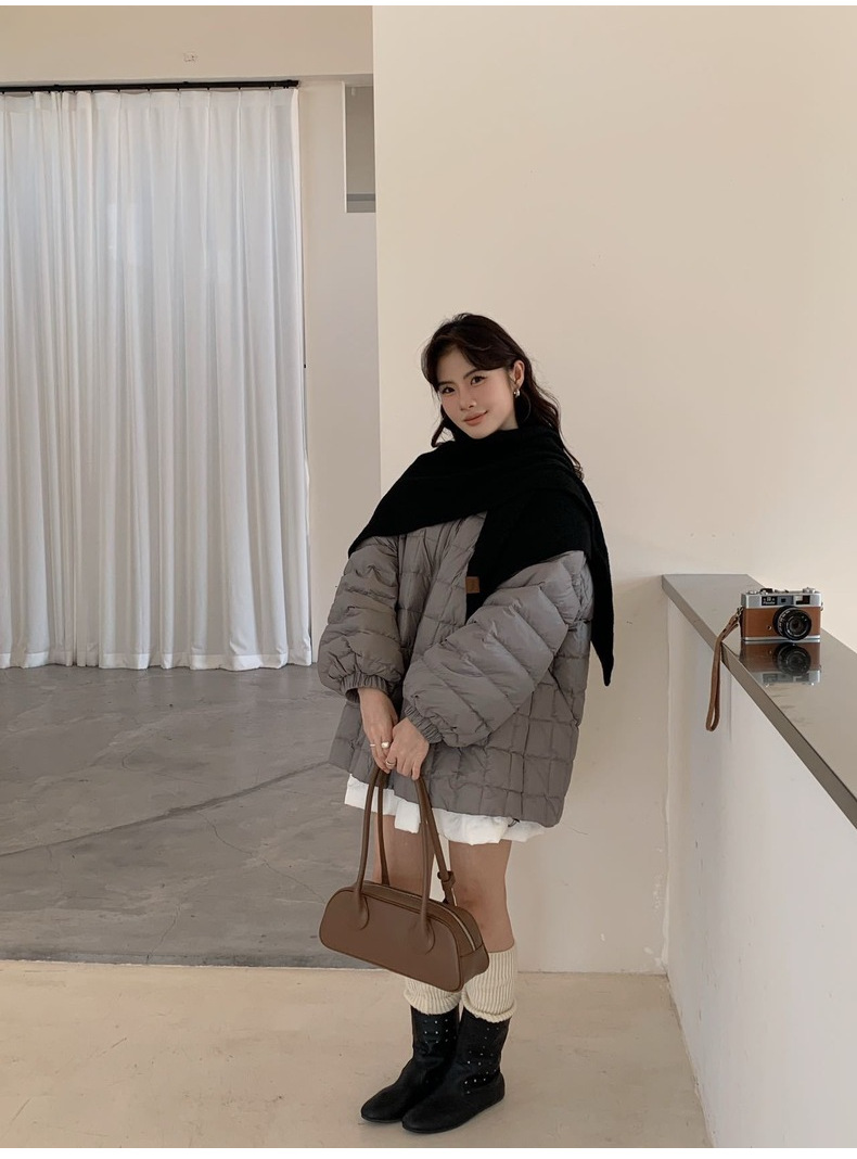 A new 2025 winter Korean-style lantern-sleeved checkered down jacket for women, featuring a unique and lightweight design pic 24