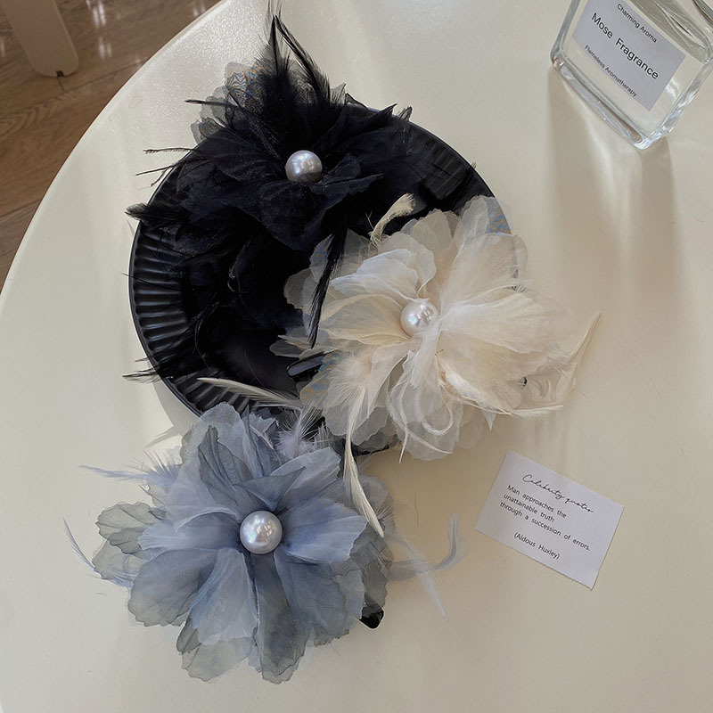 (Event Only) Free Shipping! Korean Version Flower Feather Grab Pearl Back Head Large Hair Grab Temperament Spring/Summer Hair Clip Headwear Hair Clip Female Application Scenario