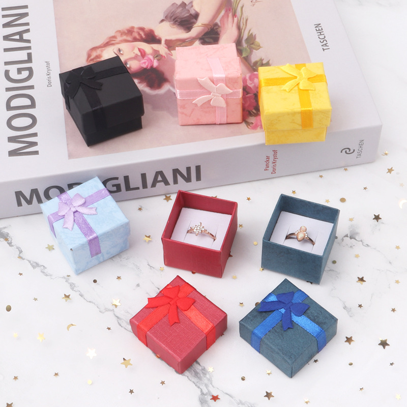 Paper Bow Ring Pendant Necklace Storage Box Jewelry Display Box Lid Gift Box Application Scenario