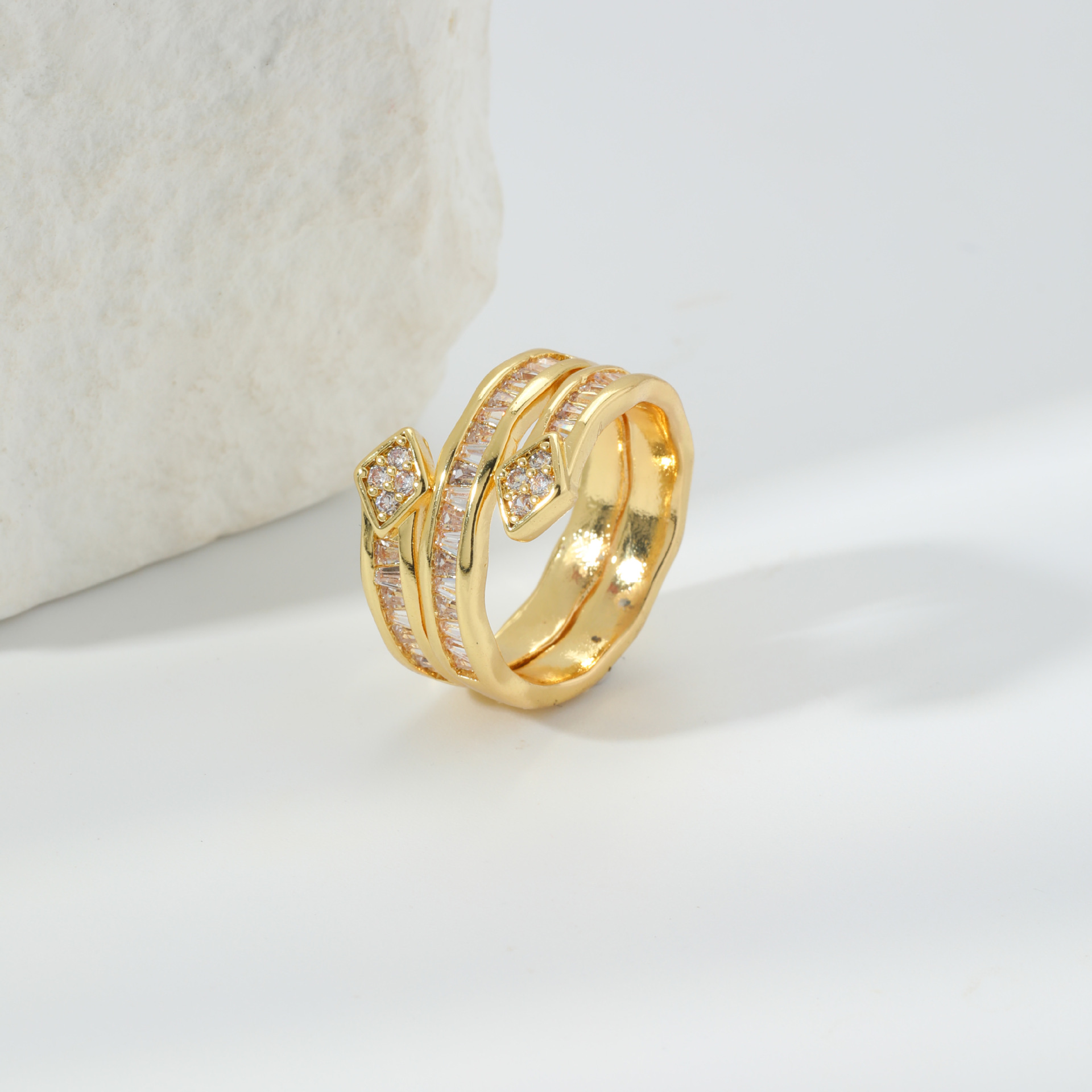 Kashi's new autumn European and American fashion multi-layered high-end design ring is a unique and versatile copper and zirconium ring accessory details Picture