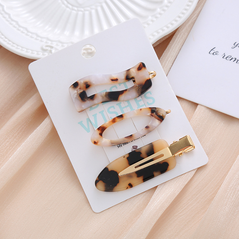 Japan And South Korea Cross Border Hairpin Headwear Acetate Hairpin 3 Sets Of Edge Clip Bangs Clip Girls Simple Traceless Hair Accessories Wholesale Application Scenario