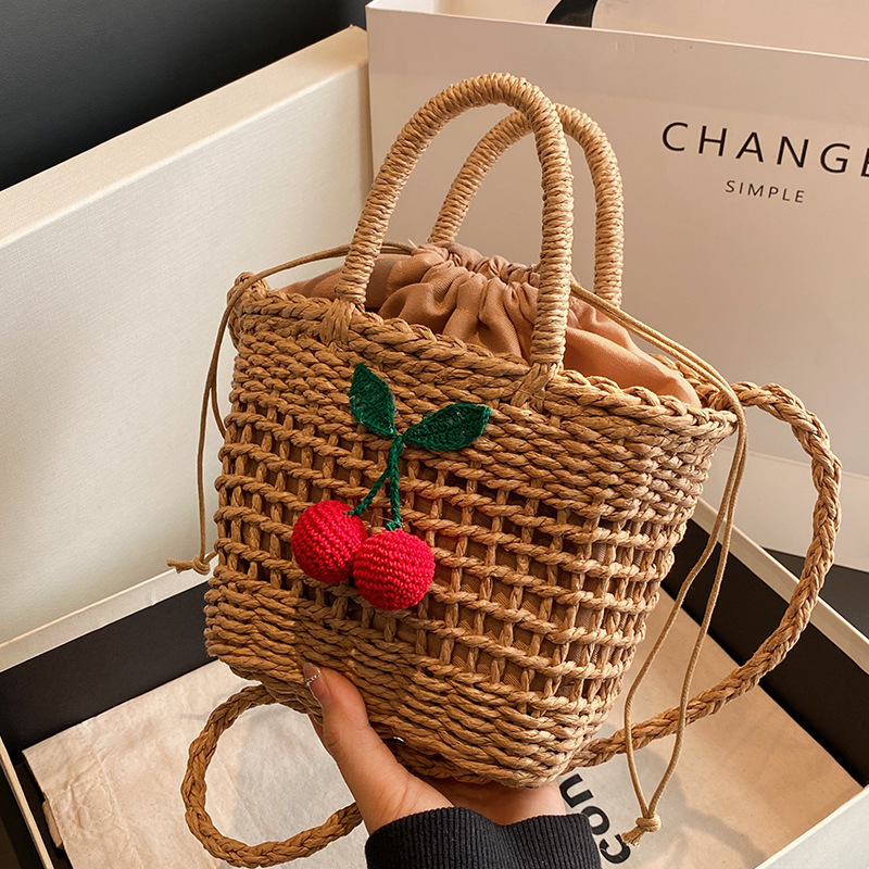 Factory direct sales of hand-woven beach bags for 2024, new trendy and fashionable crossbody bags for women on Instagram, straw-woven bags for women Application Scenario
