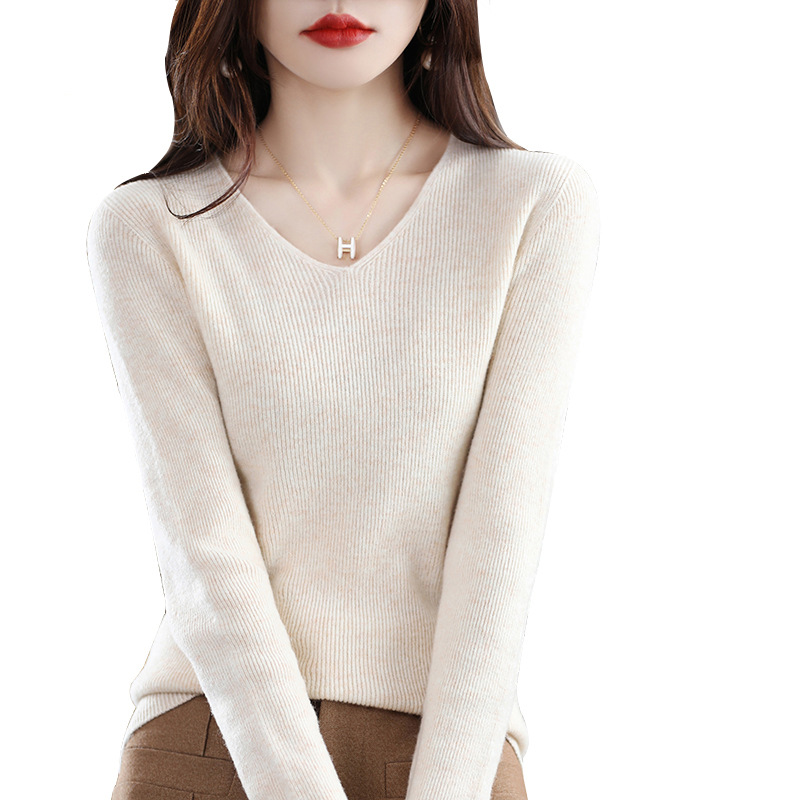 New V-neck pullover for autumn and winter, a versatile solid color pull-out wool sweater, knitted for commuting and slimming women's base sweater Item Picture