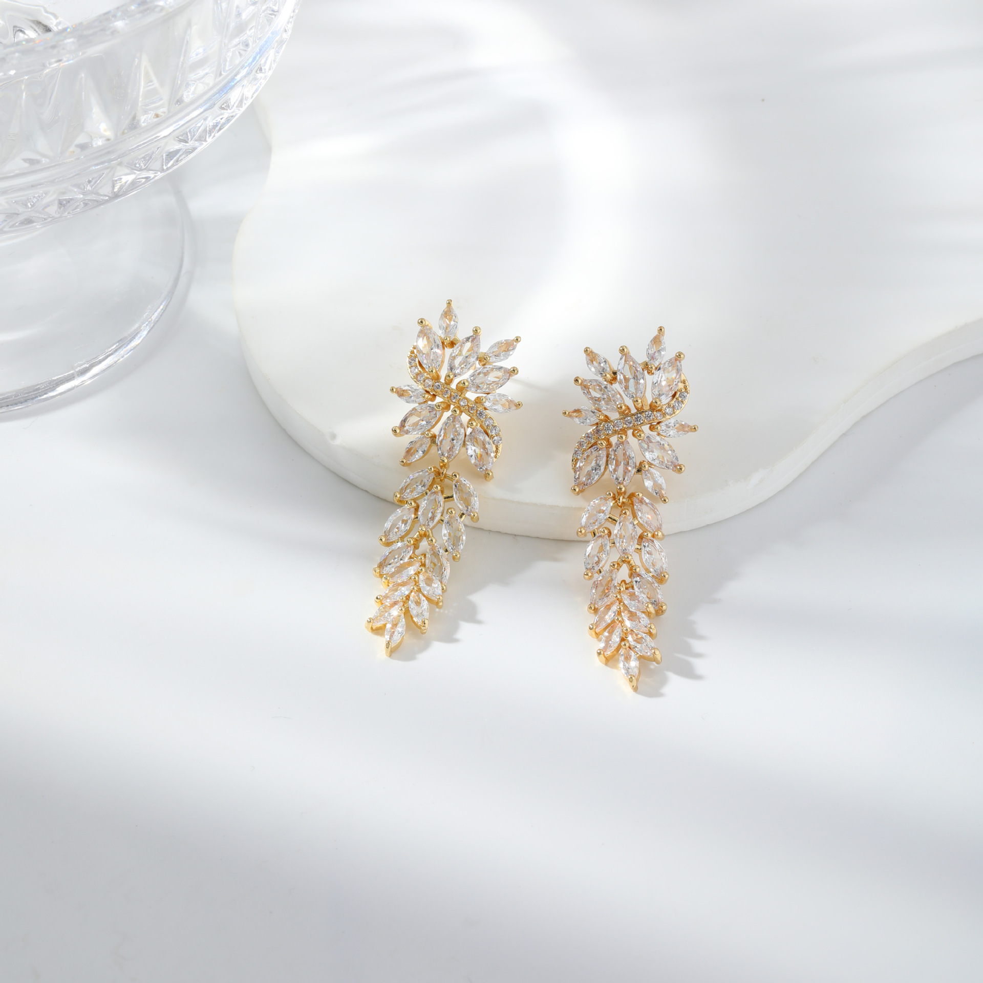 Kashi's new autumn European and American leaf geometric tassel design zircon stud earrings are Valentine's Day gift accessories for couples Specification image