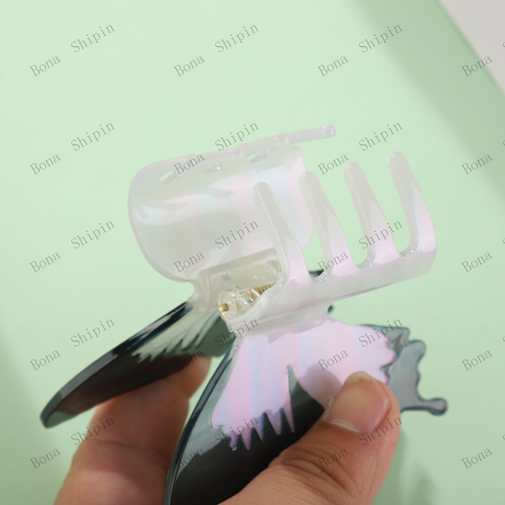 Bow acetate hair clip for women in summer, large scratch clip at the back of the head, high-end and elegant shark hair clip headwear Application Scenario