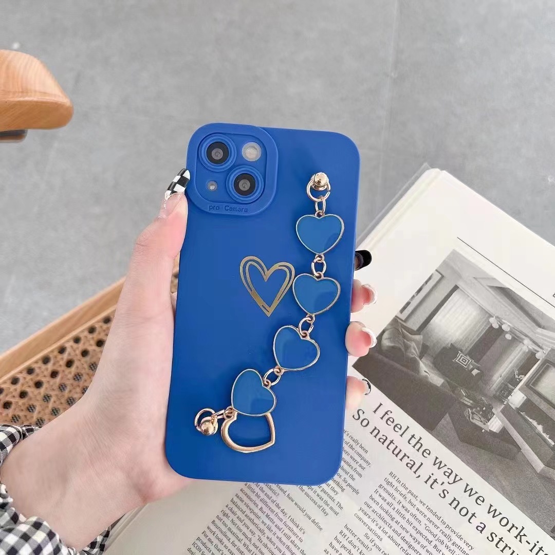 Cross-border application Love bracelet for 14promax phone case 14plus female 13 Fine hole XSMAX new x female Application Scenario