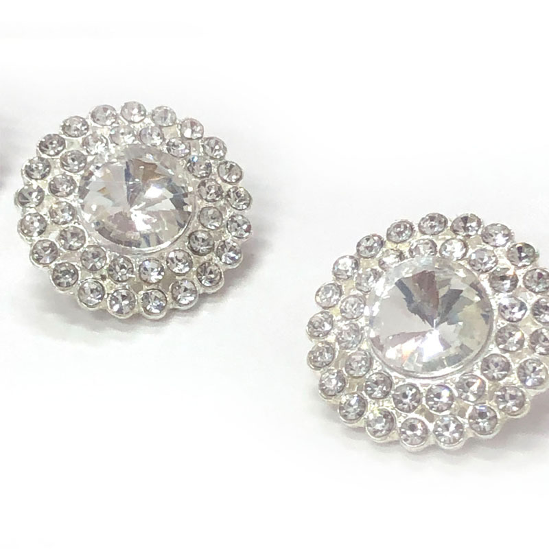 In-stock metal diamond hand-sewn buttons with diamond inlays, small chanel-style round diamond buttons, exquisite hand-sewn decorative buttons Application Scenario