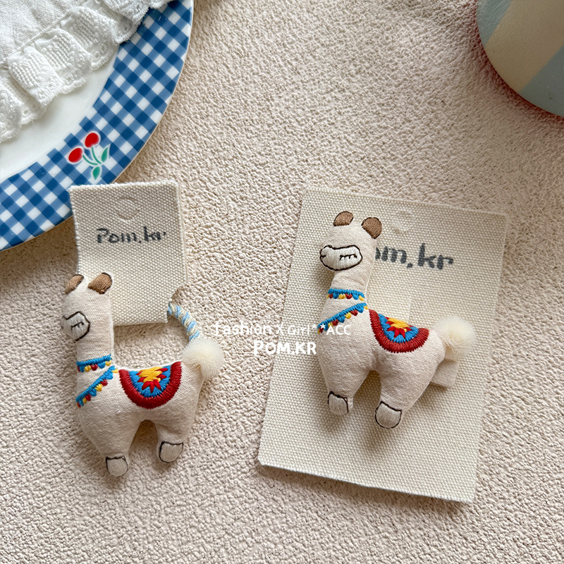 New spring style children's cute animal fabric with cotton stuffing, handcrafted alpaca hair ties, side bangs and hair clips Application Scenario