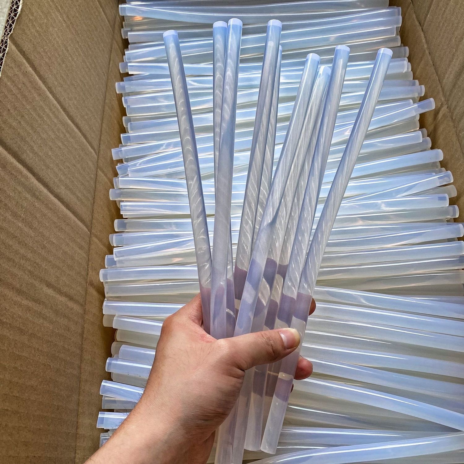 环保型热熔胶棒11MM 7mm全透明胶棒. EVA型高粘热熔胶棒.热熔胶条