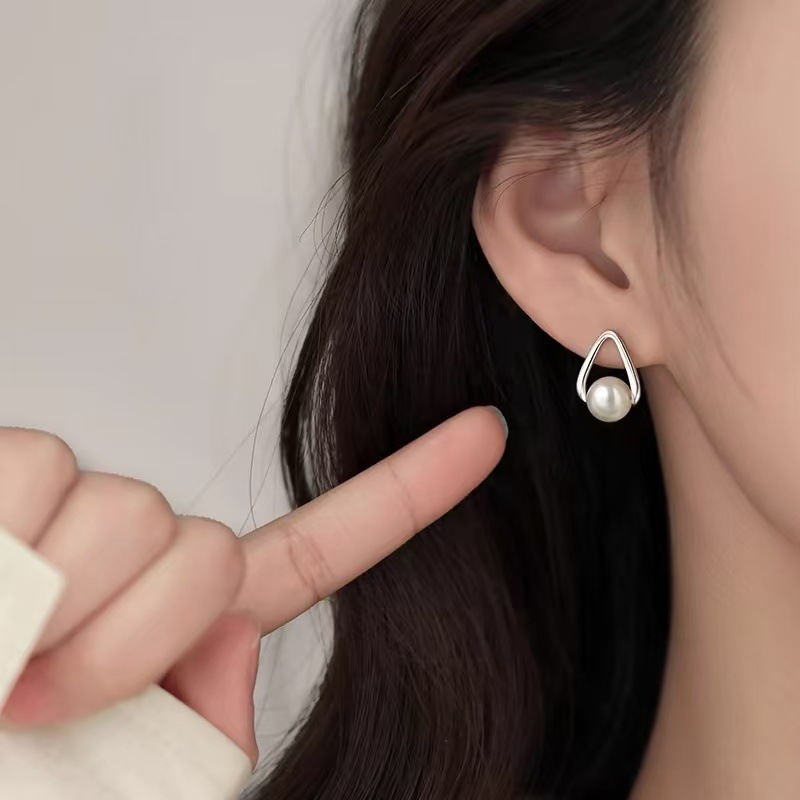 925 sterling silver needle pearl stud earrings with a light luxury and high-end feel, a new 2025 best-selling niche earring for women Specification image