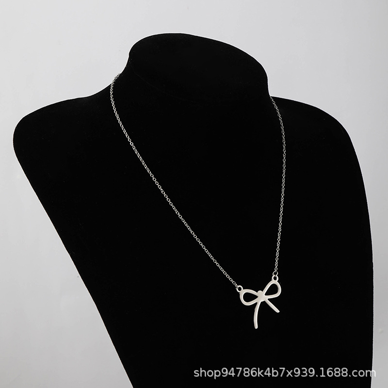 Bow necklace women's collarbone chain ing, a niche design, simple and versatile, stainless steel pendant, a popular and trendy necklace Application Scenario