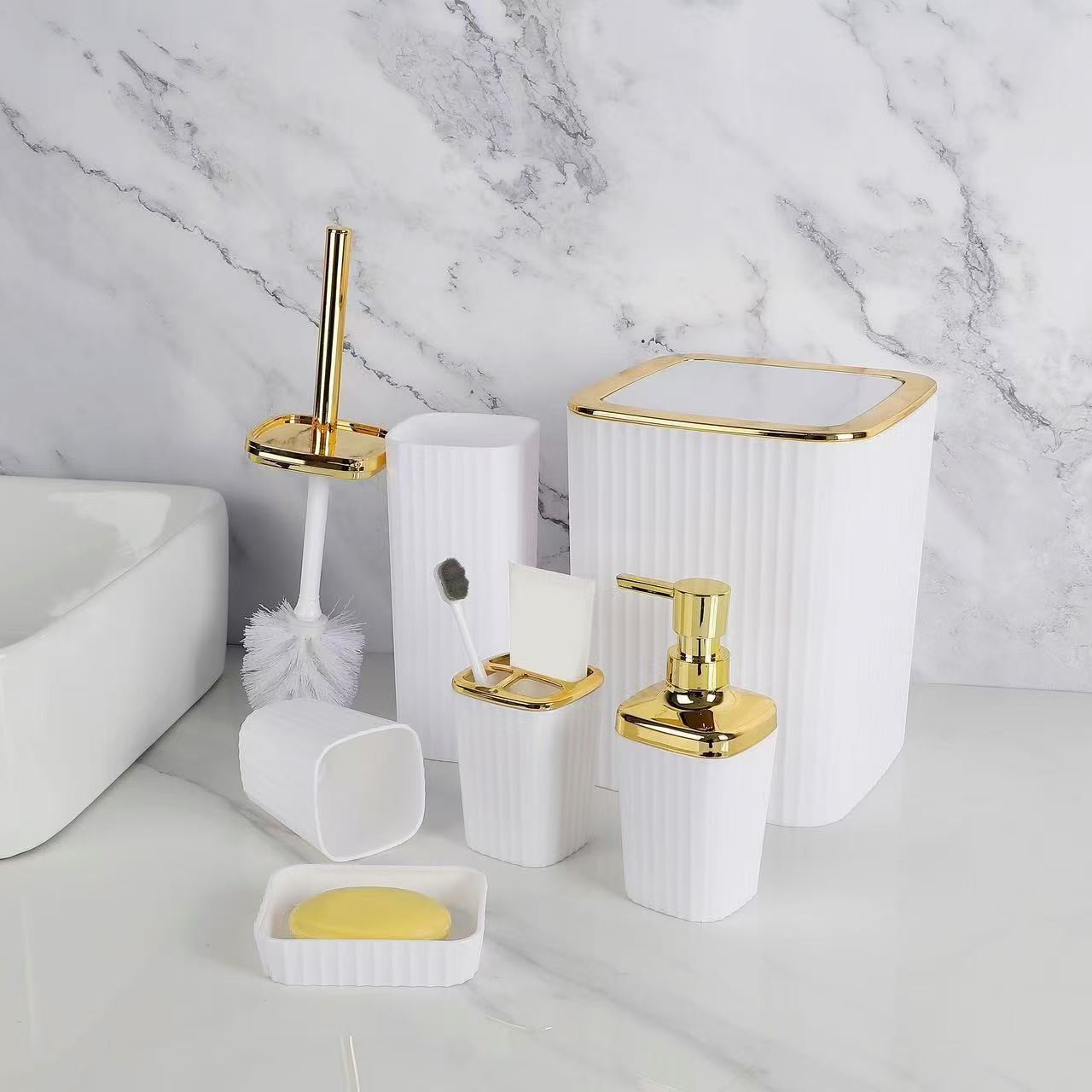 Electroplated bathroom and washbasin set, household trash can without dead corners, soft-bristled toilet brush, hydraulic cup, soap box, cleaning tools Item Picture