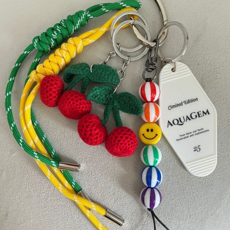 Miu series bag pendants, Dachshund figurine pendants, schoolbags, car lanyards, high-end keychains, baseball accessories details Picture