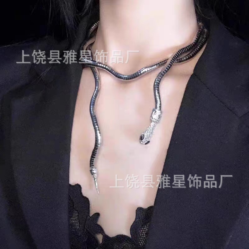 Bride's wedding accessories, lady's bride necklace decoration set, fashionable gold and silver double snake brilliant banquet necklace details Picture