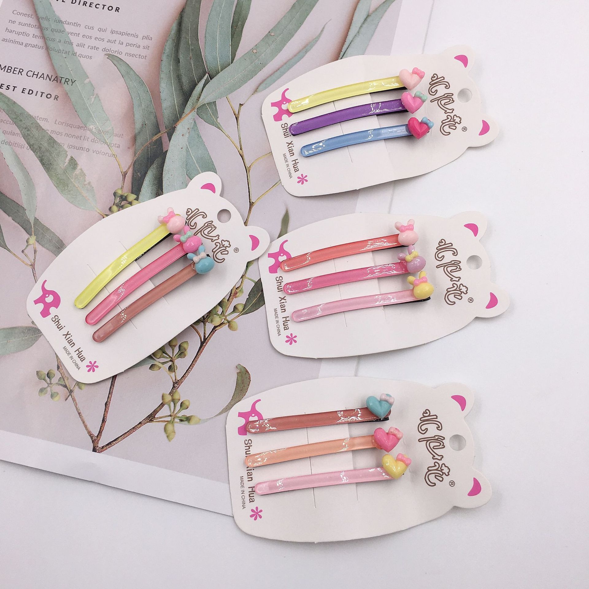 Three cute and trendy hair clips for children, including a one-line clip, a bangs clip, and a side clip details Picture
