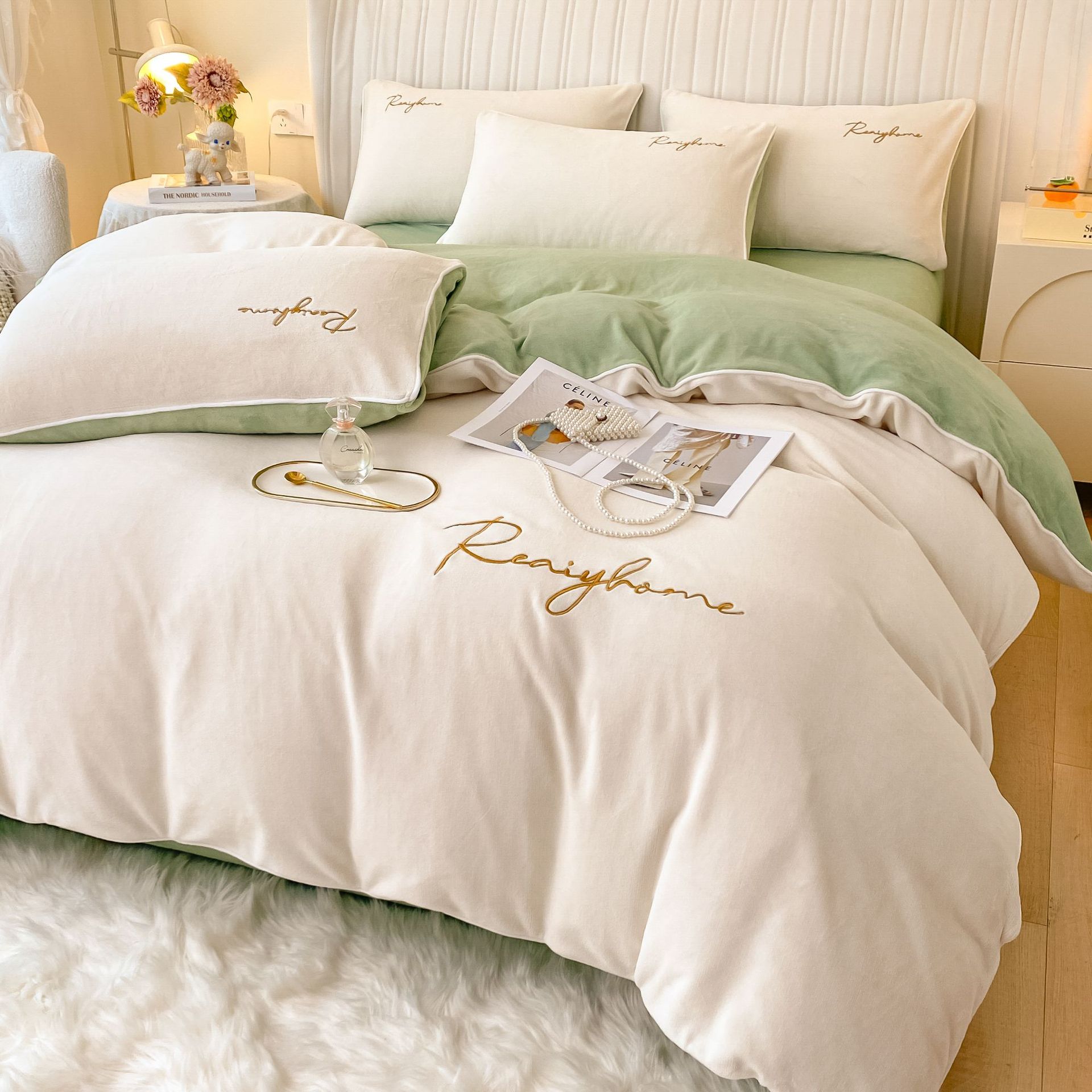 Solid Color Light Luxury Embroidery Milk Velvet Four-Piece Double Set Thick Coral Velvet Duvet Cover Autumn And Winter Golden Sable Velvet Bed Sheet details Picture