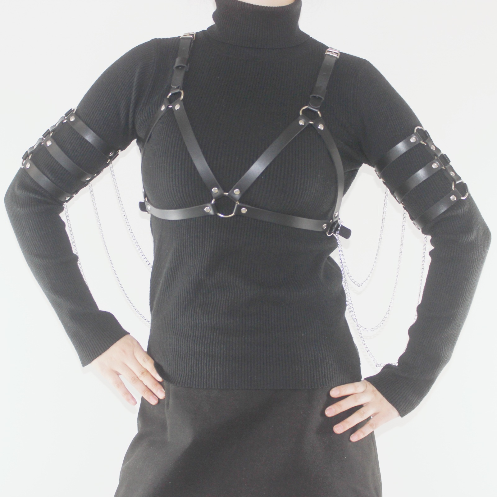 The new best-selling sm Queen leather binding item, tassel body chain, angel wing back belt and shoulder strap on Amazon details Picture