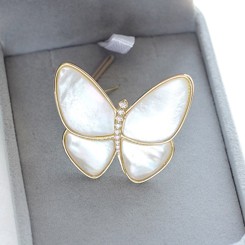 Wholesale of fashionable and light luxury micro-inlaid zircon butterfly brooches, elegant suit pins, and anti-exposure corsages Specification image