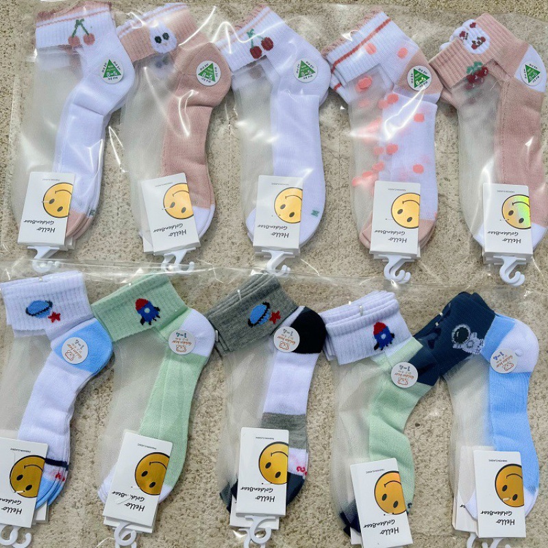 Spring and summer new children's glass fiber crystal cotton soled boat socks, sports college style socks, male and female students' ice silk socks from Japan and South Korea are all available for one-piece delivery at the sock stall