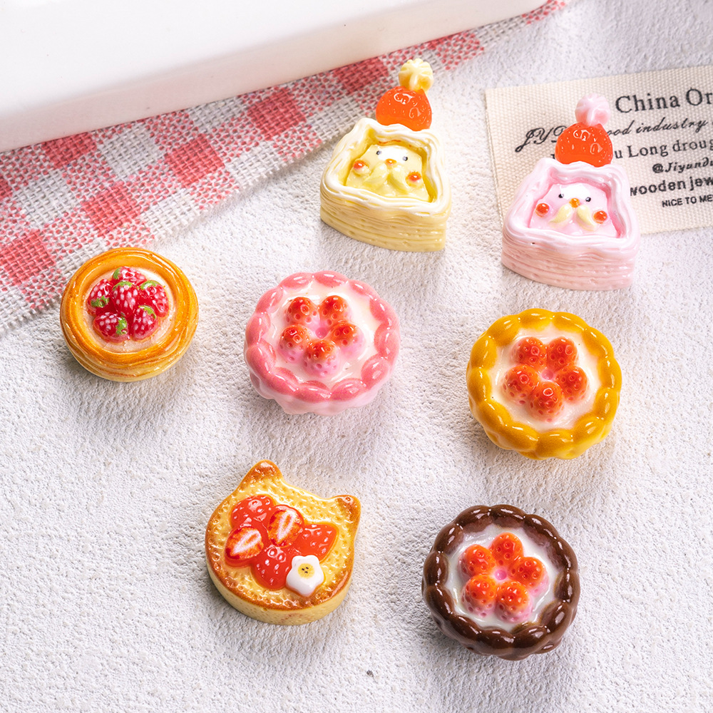 Strawberry cake food toy resin small accessories, diy hairpin accessories, dessert house miniature food toys, children's toy accessories