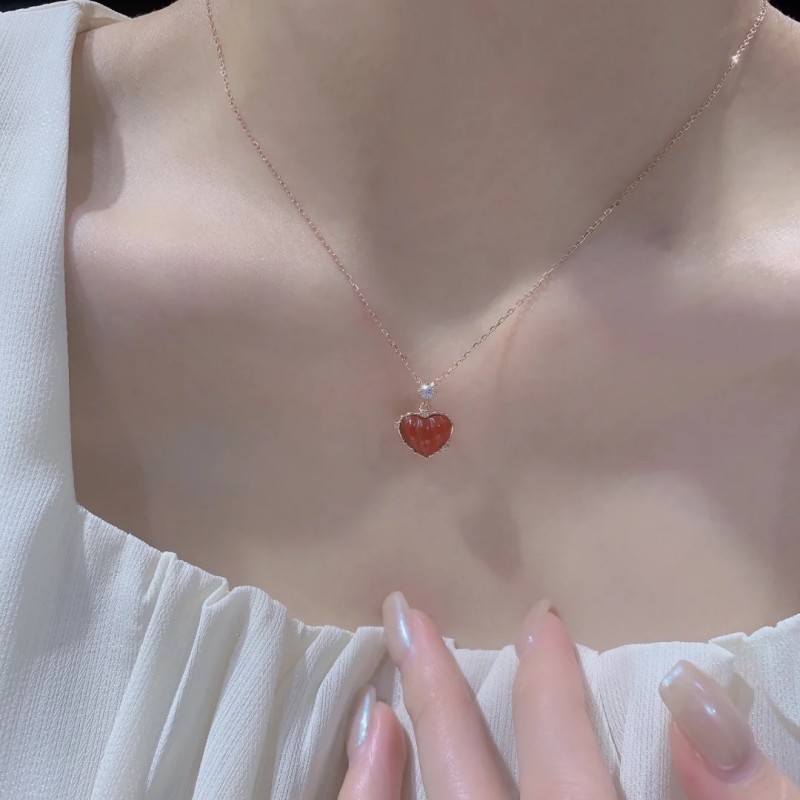 Love Clavicle Chain Rose Gold Necklace Female White Fritilla Zircon Simple Geometry With Light Luxury Small Temperament Choker Application Scenario