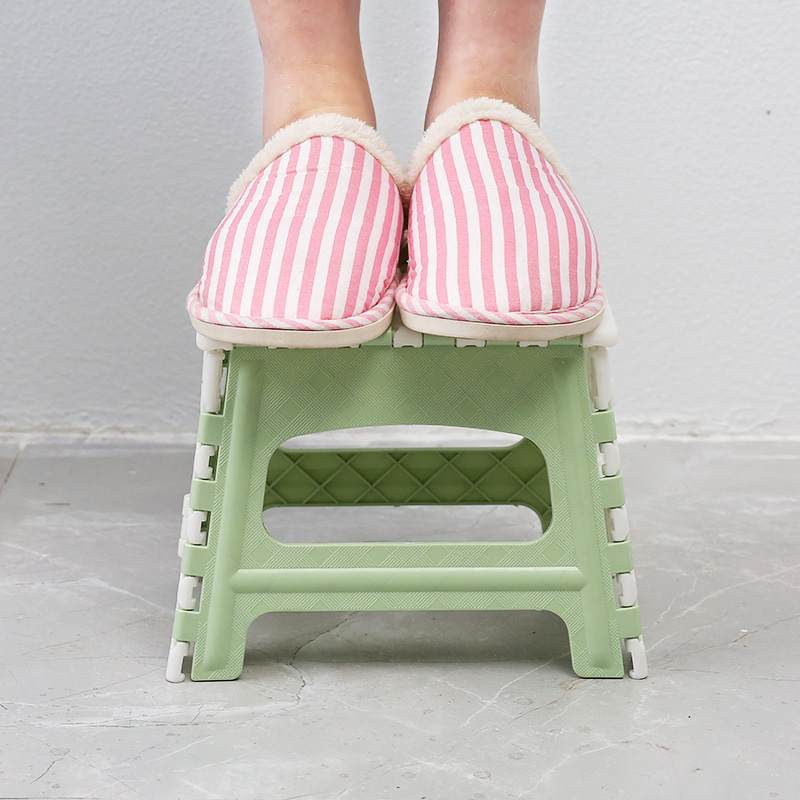 Wholesale of folding stools, portable outdoor small stools, household stools, simple fishing chairs, train small stools Application Scenario