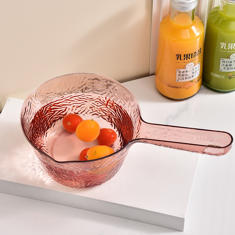 G67 Guanghua household kitchen water ladle, ice-patterned transparent long-handled thickened plastic water spoon, wall-mounted storage water spoon Application Scenario