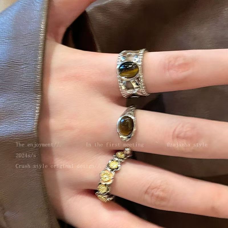 وهذه الفتحات تنظّم خواتم الماراديهو (Mirad Leather) details Picture