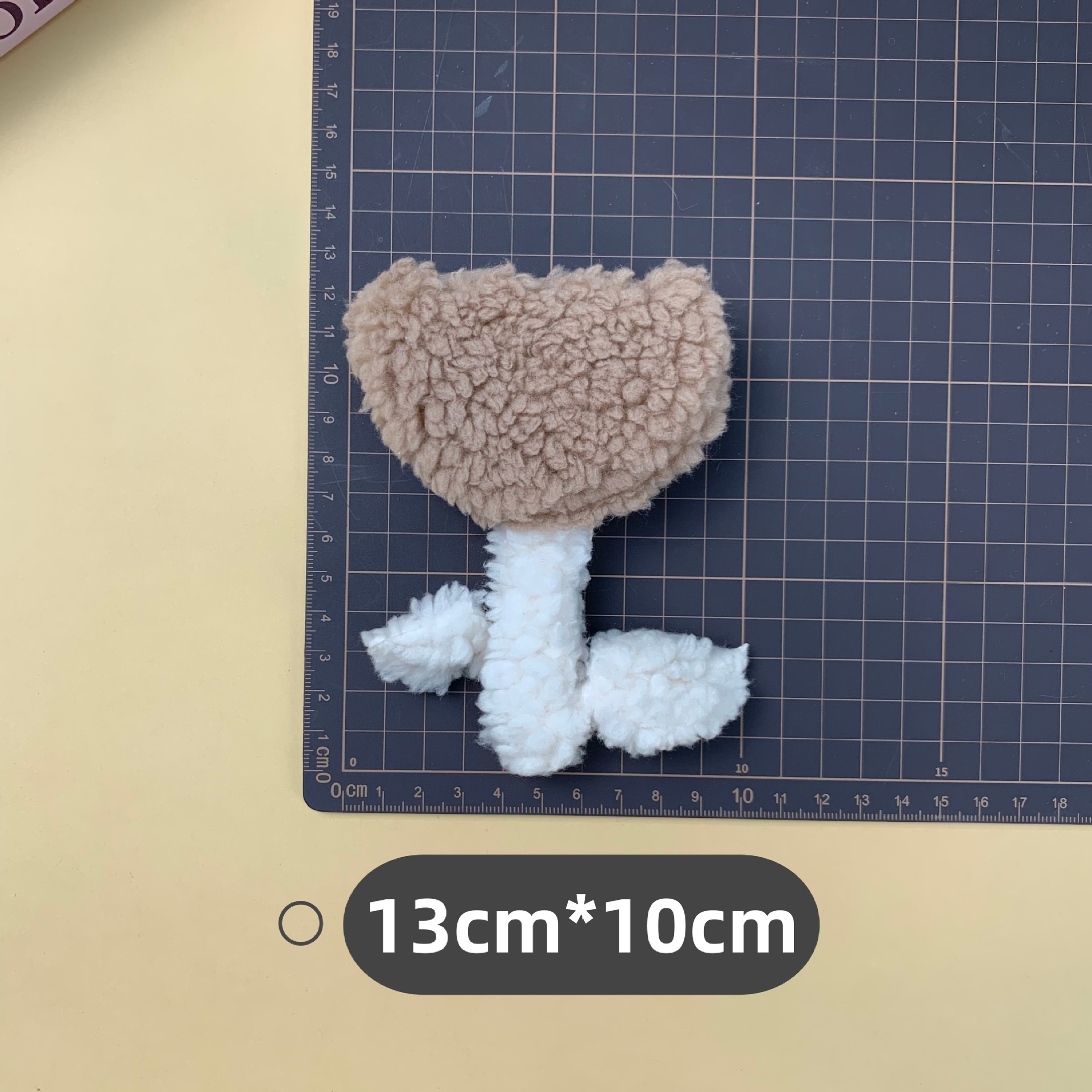 Wholesale of trendy hand-hooked brooches, backpack pendants, bed covers, quilt covers, textile and clothing hand hooks, diy handcrafted accessories details Picture