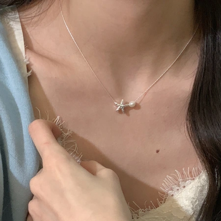 Korean Instagram cool style, light luxury, gentle starfish pearl necklace, simple and niche design for women, collarbone chain Korean Instagram cool style, light luxury, gentle starfish pearl necklace, simple and niche design for women, collarbone chain